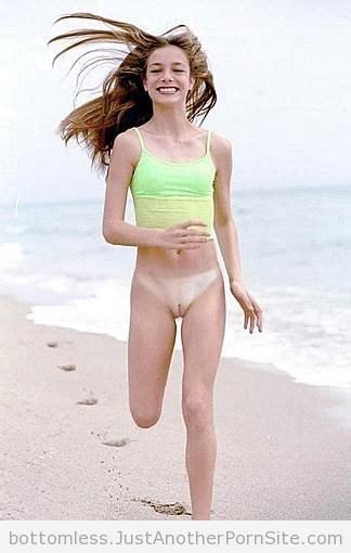 Bottomless Girls At Beach