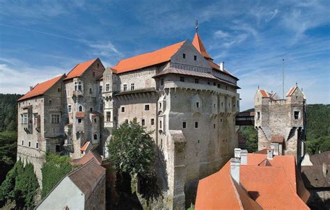 It has about 1,300 inhabitants. Naučné stezky Pernštejn | Turistický portál Bystřicka