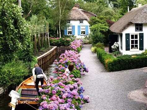 Photos That Show Why You Should Visit Giethoorn The Charming Dutch