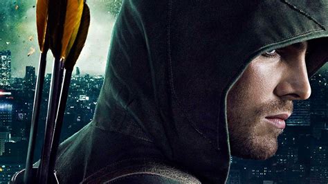Arrow Stephen Amell On Oliver Becoming A Greater Hero And The Flash
