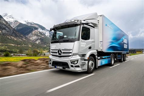 Daimler Truck Mit Batterie Und Wasserstoff Auf Alpentour