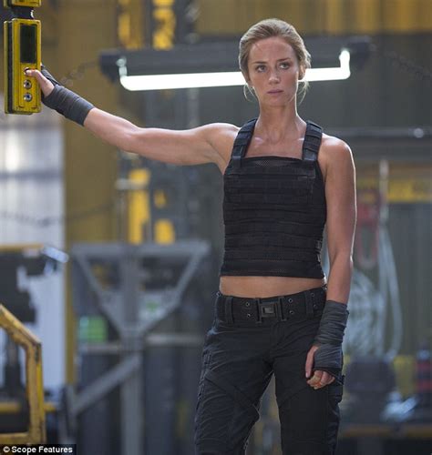 Emily Blunt Shows Off Toned Tum As She Films Edge Of Tomorrow Daily