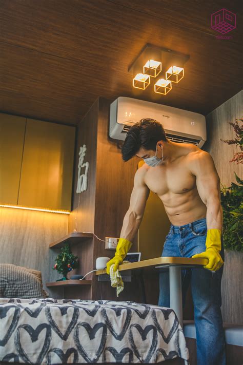 S Pore Renovation Company Offers Hunky Guy Cleaning Service From S Mothership Sg