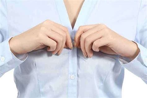Shirt Gap Between Buttons Vlr Eng Br