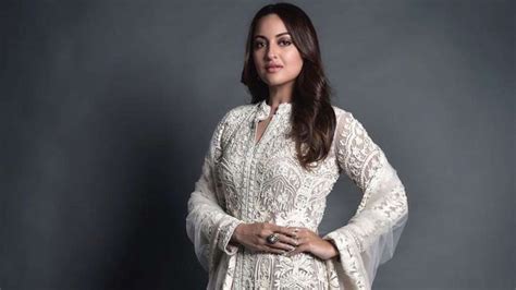 Sonakshi Sinha Is Being Trolled Due To Her Common Sense Now This Fan Termed Her As Arrogant