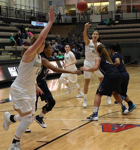Womens Basketball Opens Conference Play With Blowout Win Lindenlink