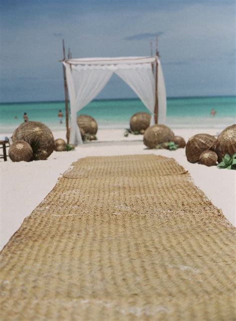 Beach For An Aisle Runner On The Beach Think About An Alternative To