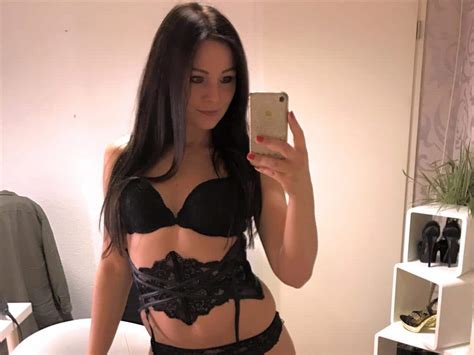 Wann immer du lust auf ein heißes, erotisches date hast, bekommst du die nummern von kontakten in deiner umgebung. WhatsApp Sex: Kostenloses Sexting via Messenger