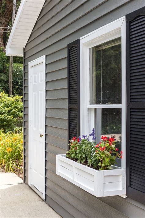 Pool Shed Makeover Using Vinylsafe Paint For Painting Vinyl Siding In