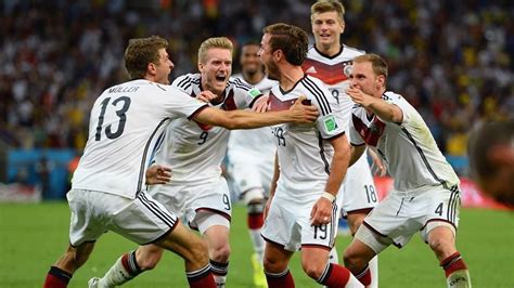 1.1 nachrichten zur fifa fußball wm 2020. Mario Gotze celebrates scoring the winning goal with his ...
