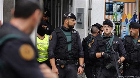 Spanish Police Arrest Terror Suspects With Alleged Jihadist Links News Dw 07 02 2016