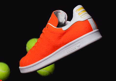 Haillet's shoe ushered in a new era of tennis footwear, becoming the playing shoe of choice for players worldwide—including rising star stan. Pharrell x adidas Originals Stan Smith "Tennis ...