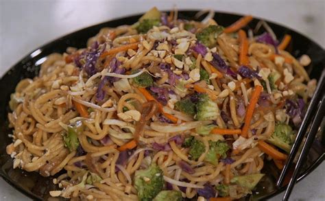 Ele serve para temperar arroz, carnes, feijão e qualquer refogado! Como fazer yakisoba de legumes | Receitas Gshow | Gshow