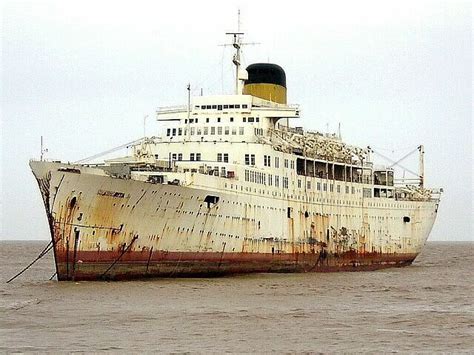 Pin By Martina Smith On Ships And Ocean Liners Abandoned Ships