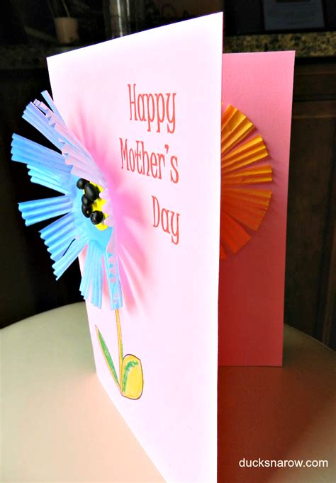 Mother's day footprint art flower card. DIY Mother's Day Card For Preschoolers - Ducks 'n a Row