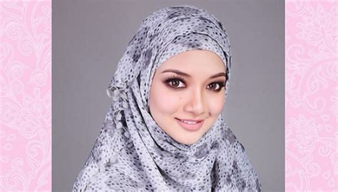 Gambar Neelofa Bertudung Pakai Legging Infocapayam