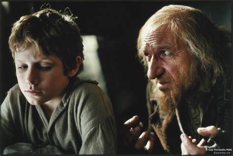 Oliver Twist Movie Review And Film Summary 2005 Roger Ebert