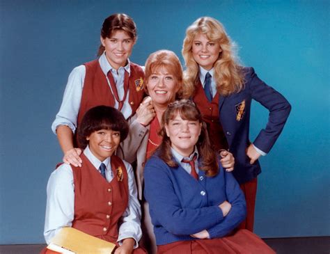 12 Of The Best 80s Sitcoms You Can Stream During Quarantine