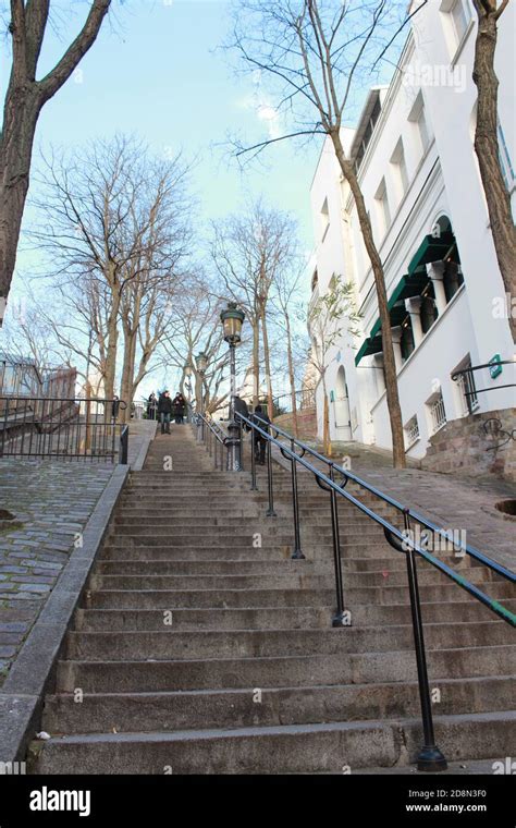 Paris Escaliers De La Butte Montmartre Stock Photo Alamy