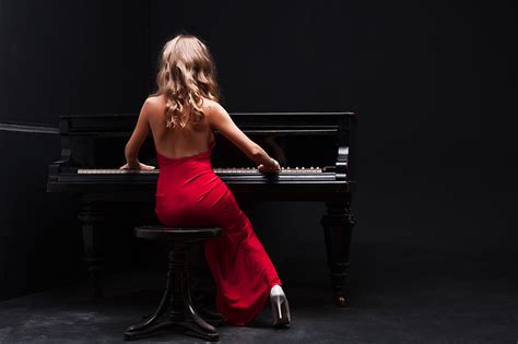 Картинки фортепиано Музыка девушка сидящие платья