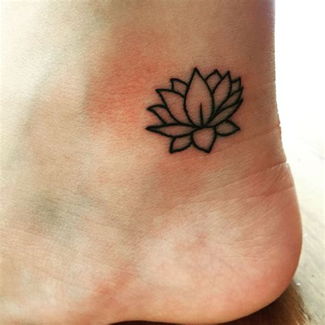 Best Lotus Flower Tattoo Ideas To Express Yourself Small Kulturaupice