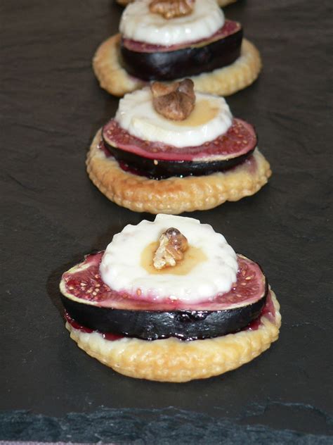 Mini feuilleté de figues au chèvre noix et miel