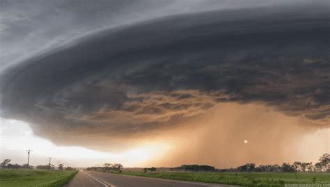 Mesmerizing Animated GIFs Of Supercell Thunderstorms In Perpetual