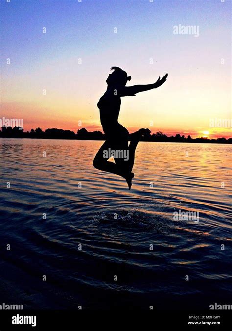 Girl Jumping Water Hi Res Stock Photography And Images Alamy