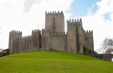 O Castelo De Guimarães Pedaços De Nós