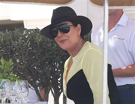 Kris Jenner Defies Her Years Of Age With Jaw Dropping Bikini Picture