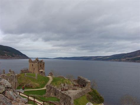 Spędziliśmy dużo godzin w samochodzie, ale po drodze udało się nam zobaczyć kilka. Zdjęcia: zamek w sasiedztwie Loch Ness, Loch Ness, w ...