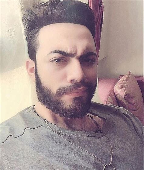 الطابع الاسلامى قد يكون غالب على بعض السيدات وخصوصا المستخدمات لمواقع التواصل الاجتماعي، الارتباط بالدين الاسلامي و شيء مميز جدا وخصوصا إذا كان هذا الشيء ظاهر في الاستخدام الخاص بمواقع التواصل على الارتباط بالدين. صدى البلد: بالصور.. شبيه تامر حسني يتسبب في أزمة عبر "فيس بوك"