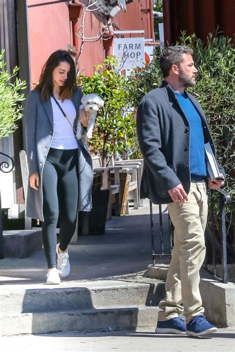 Последние твиты от ben affleck (@benaffleck). ANA DE ARMAS and Ben Affleck Out in Los Angeles 03/18/2020 ...