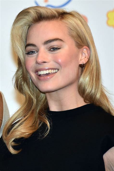 Margot Robbie Hairstyles 35 Margot Robbie Hair Looks To Adore Haircuts And Hairstyles 2021