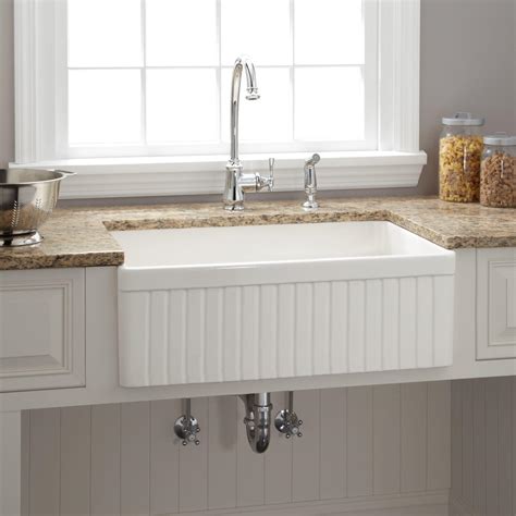 18 Ellyce Fireclay Farmhouse Sink With Overflow White