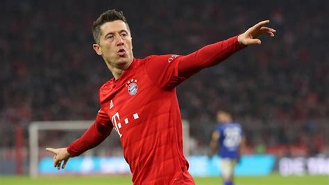 A young boy plants some strange seeds and they grow into a grandmother. Robert Lewandowski é eleito o melhor jogador do mundo pela ...