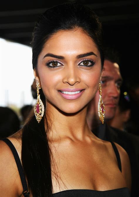 What Is Deepika Padukone Doing To Get That Flawless Glow Find Out Vogue India Beauty Insider