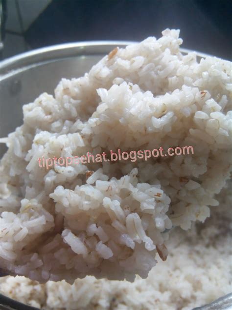Namun dandang tidak menimbulkan kerak nasi seperti pada panci. Tips Cara Memasak Nasi Putih dengan Panci - Tips Pola ...