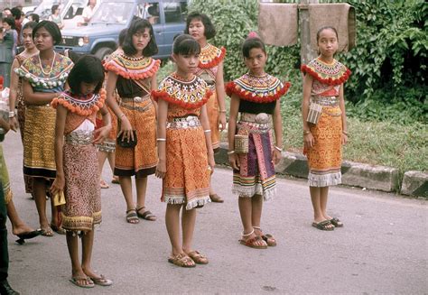 Pakaian Tradisional Kaum Iban Sarawak Malaysia Traditional Outfits Cloud Hot Girl