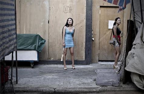 Photographer Alain Jaquier Captures Different Faces Of Hong Kong