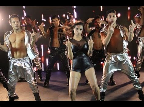 Se vacilar na fura, safadão tu tá perdido o bonde é brabo, só tem muleque sinistro vacilô, conspirô, não pensa que passou batido na hora certa vai conhecê os amigo. Arma Secreta - Mc Marcelly - VAGALUME