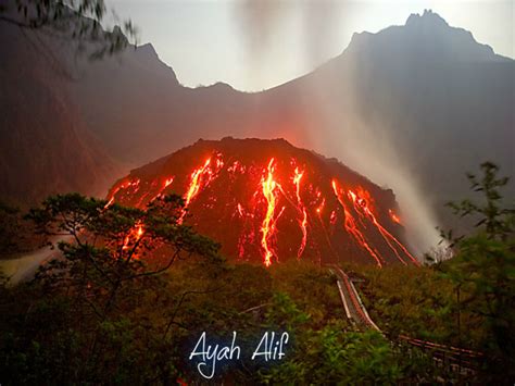 Letusan gunung berapi adalah tampilan luar biasa dari kekuatan bumi. Ayah_Alif: Gunung Berapi yg Ada di Indonesia