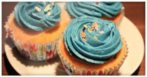 Vanilla Cupcakes With Baby Blue Buttercream Frosting Niner Bakes
