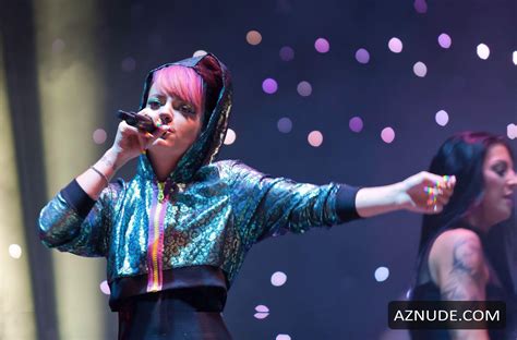 Lily Allen Sexy Flashes Her Nude Pussy While Performing On Stage At The