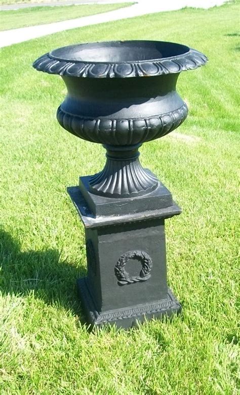 House of flowers is a musical by harold arlen (music and lyrics) and truman capote (lyrics and book), based on his own novella. 41" Venice Planter Urn Set - Cast Iron Flower Pot