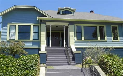 What colors go with purple? 2012 Nixon California Bungalow - Historic House Colors