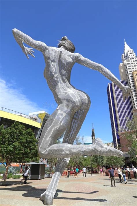 Estatua Desnuda De La Mujer Imagen De Archivo Editorial Imagen De
