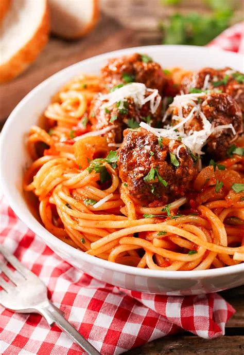 Made in one pot this dish is quick and easy! One-Pan Spaghetti and Meatballs - Nicky's Kitchen Sanctuary