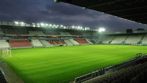 Pierwszy stadion cracovii stanął w tym miejscu w 1912 roku, co czyni lokalizację na południu błoń najstarszym używanym wciąż stadionem w polsce. Nasza Ekstraklasa: Stadiony T-Mobile Ekstraklasy (4 ...