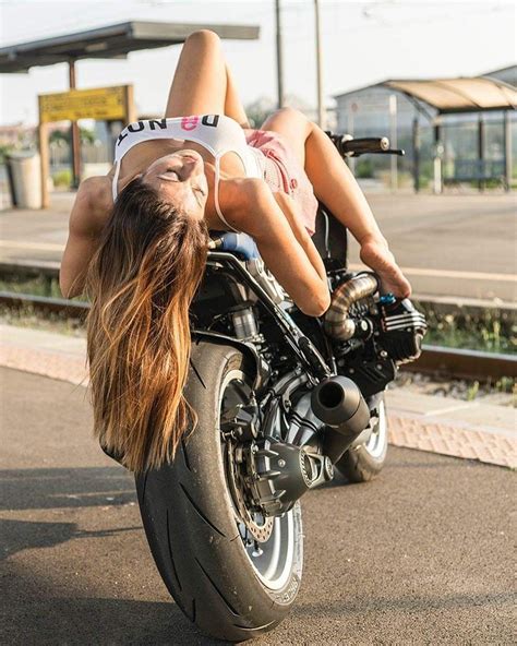 Pin By Seb On Girls M0t0s Motorcycle Girl Female Motorcycle Riders Bikes Girls